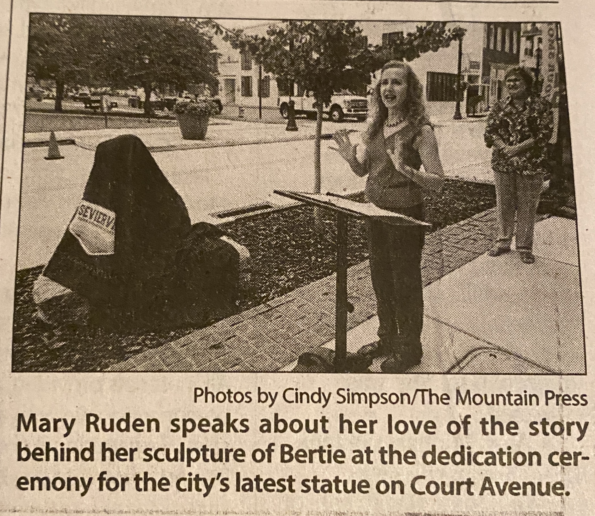Bertie the Dog: Sculpture of a Beloved Downtown Pet – Out and About in ...